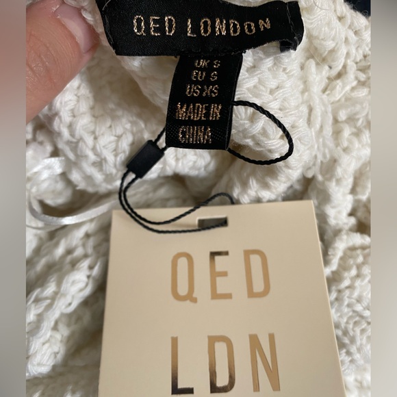 White Turtleneck sweater - Picture 3 of 3